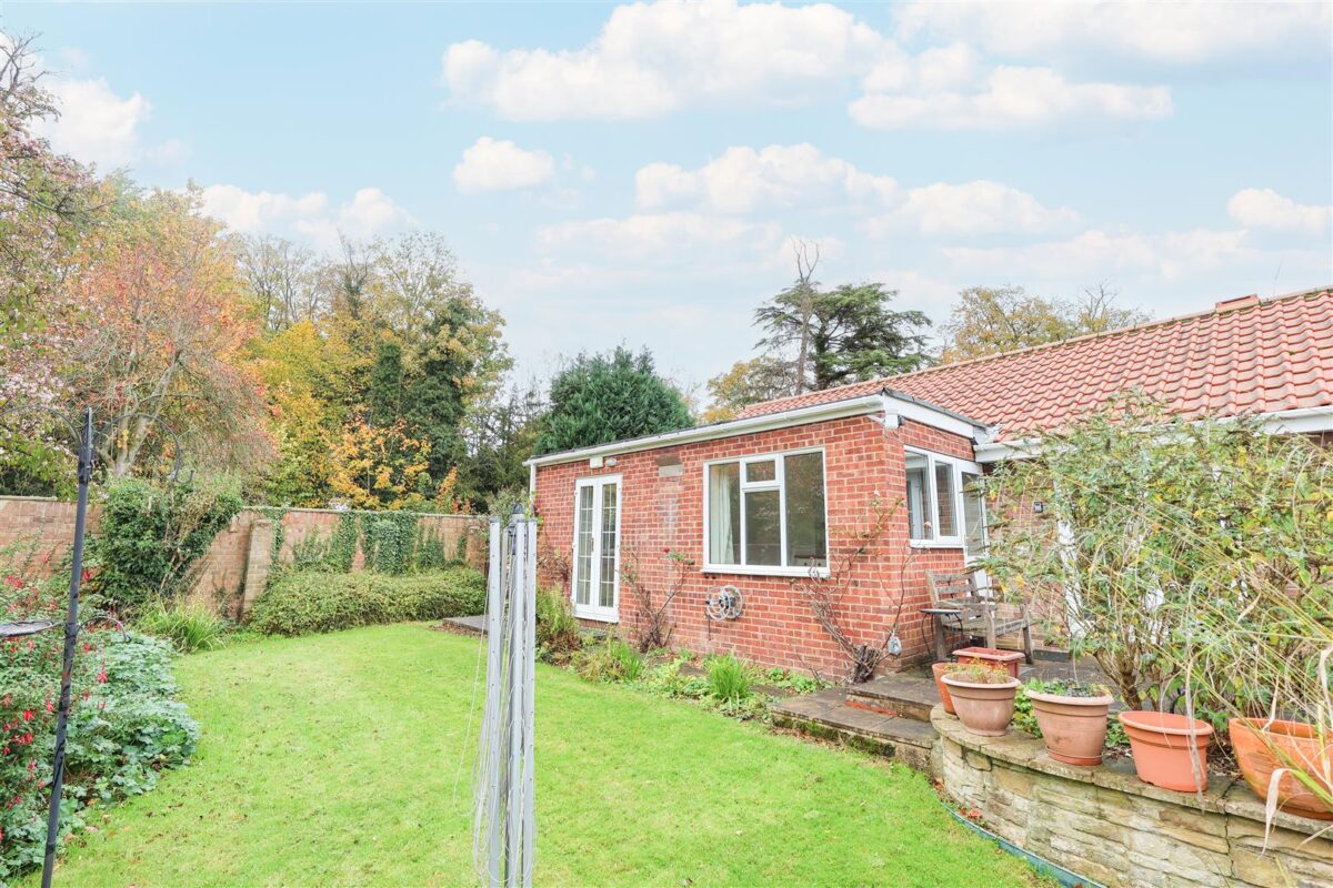 Glebe Meadow, Sharow