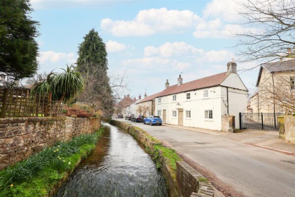 St. Johns Road, Bishop Monkton