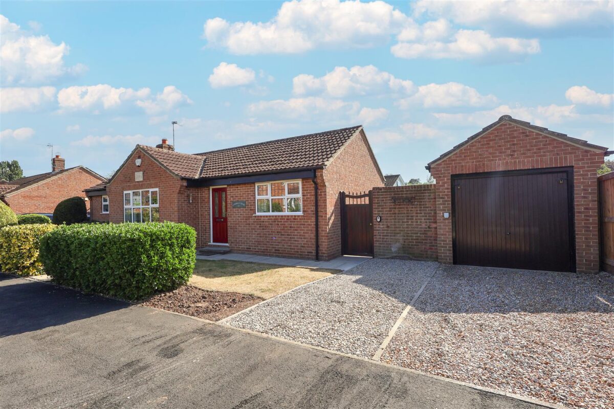 Cundall Avenue, Asenby