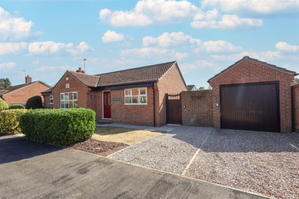 Cundall Avenue, Asenby