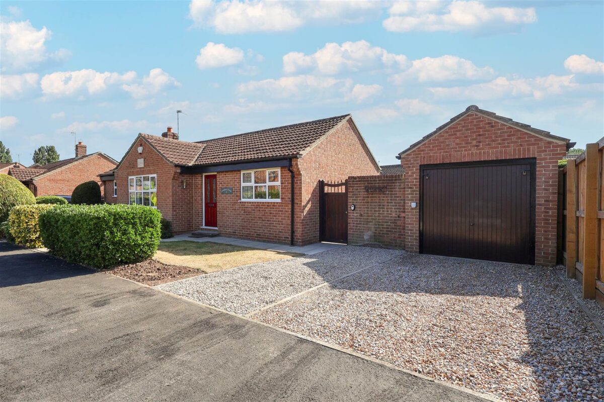Cundall Avenue, Asenby