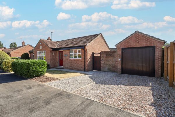 Cundall Avenue, Asenby