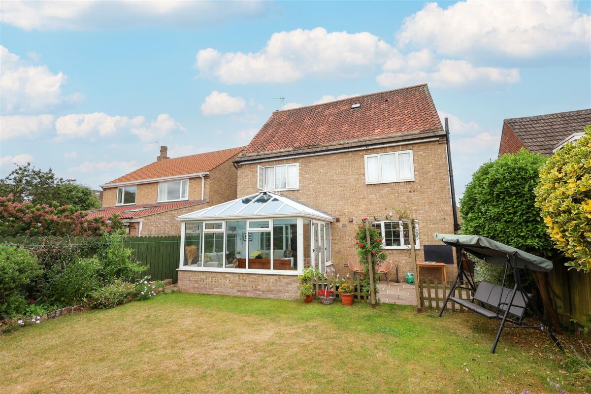 Saxty Way, Sowerby