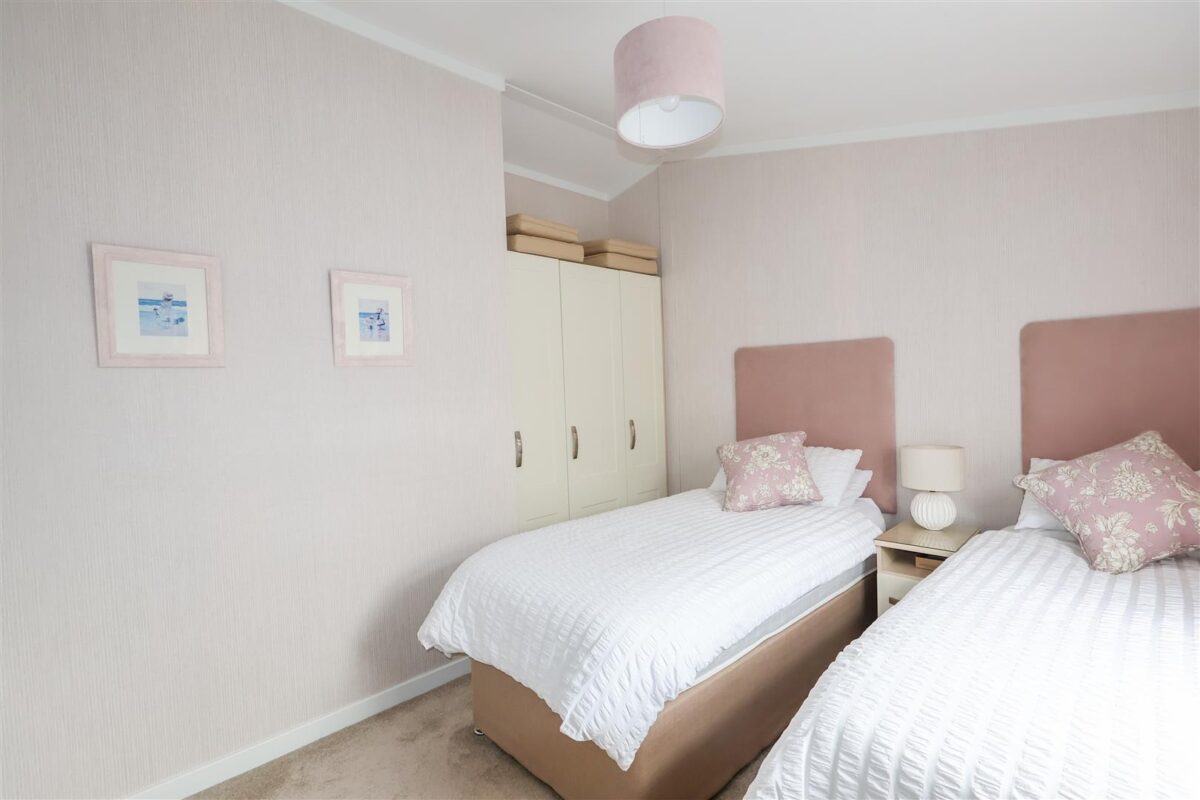 Hollin Park lodges, Sutton Road, Thirsk