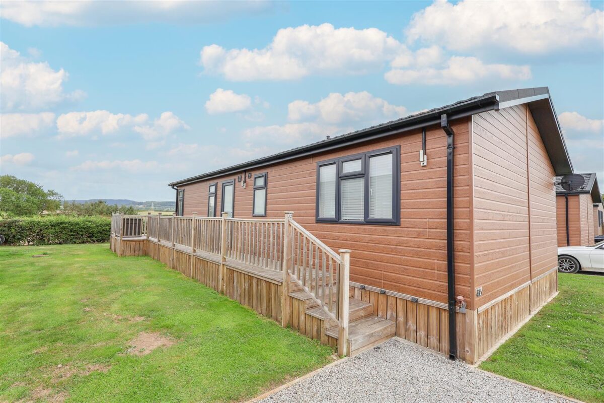 Hollin Park lodges, Sutton Road, Thirsk