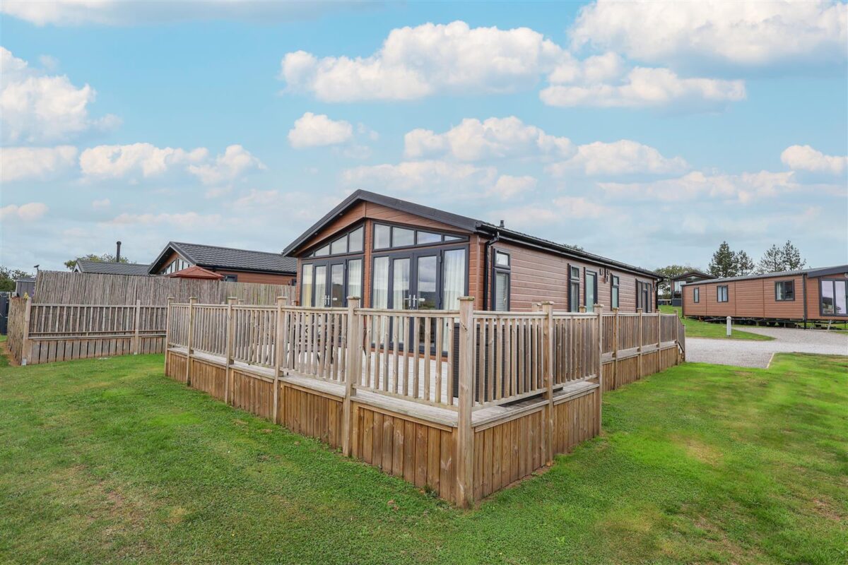 Hollin Park lodges, Sutton Road, Thirsk