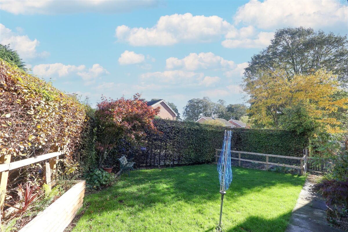 Orchard Close, Sharow