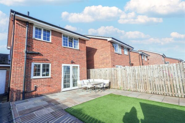 Manor Close, Topcliffe