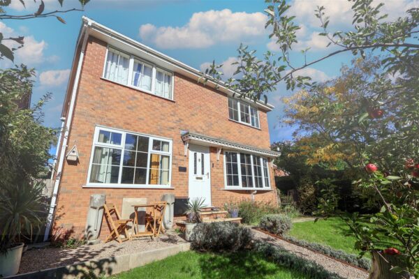 Orchard Close, Sharow