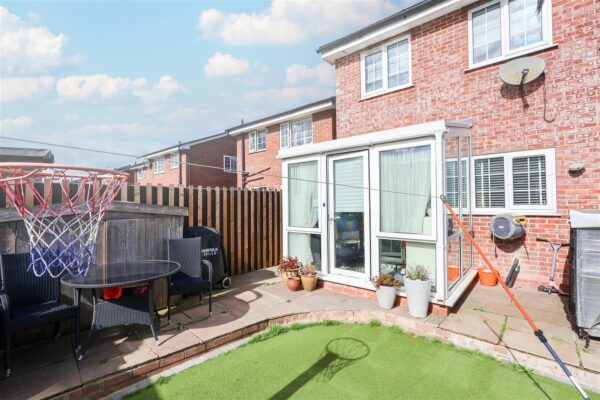 Manor Close, Topcliffe