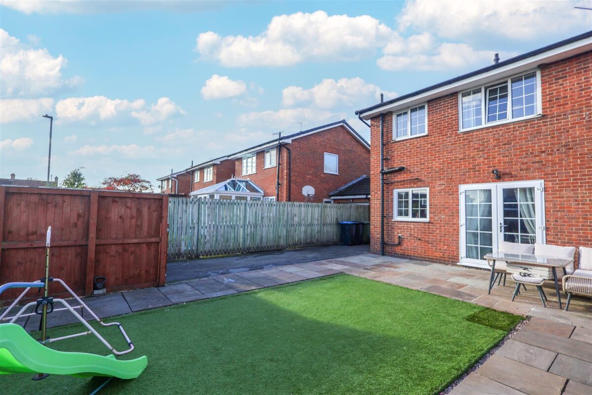 Manor Close, Topcliffe