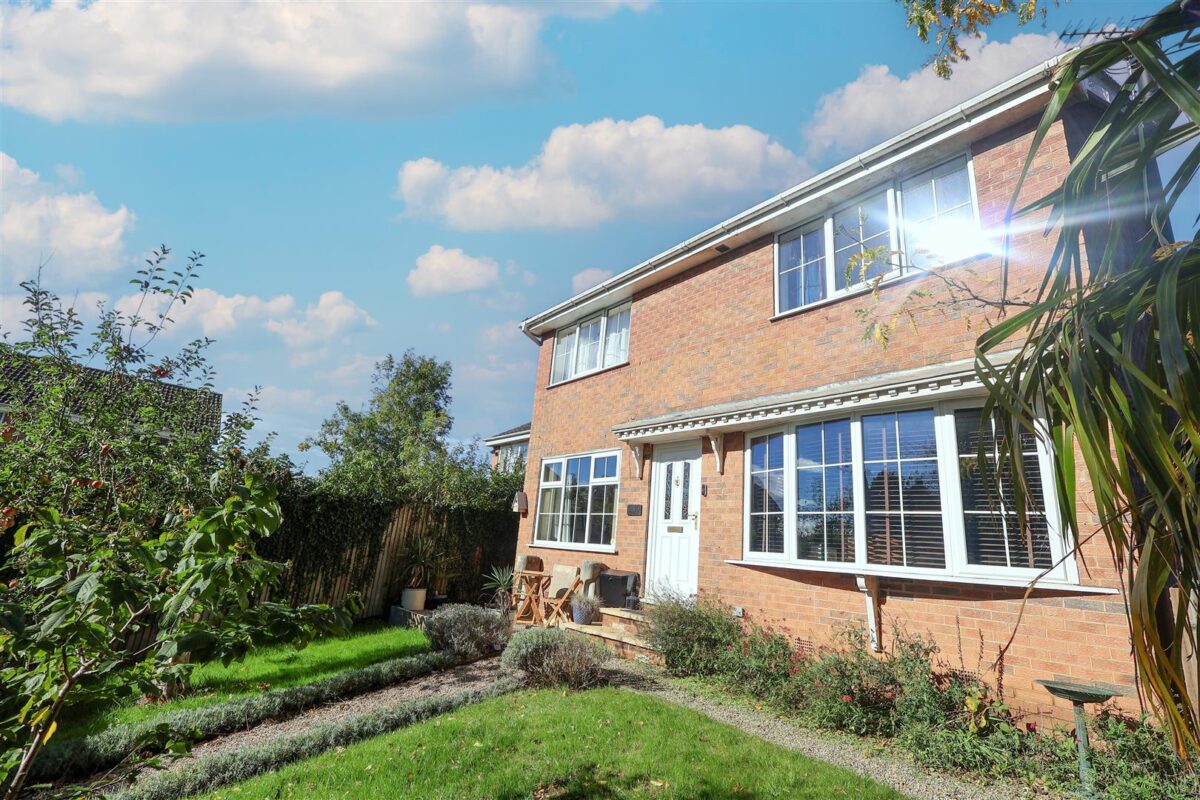 Orchard Close, Sharow