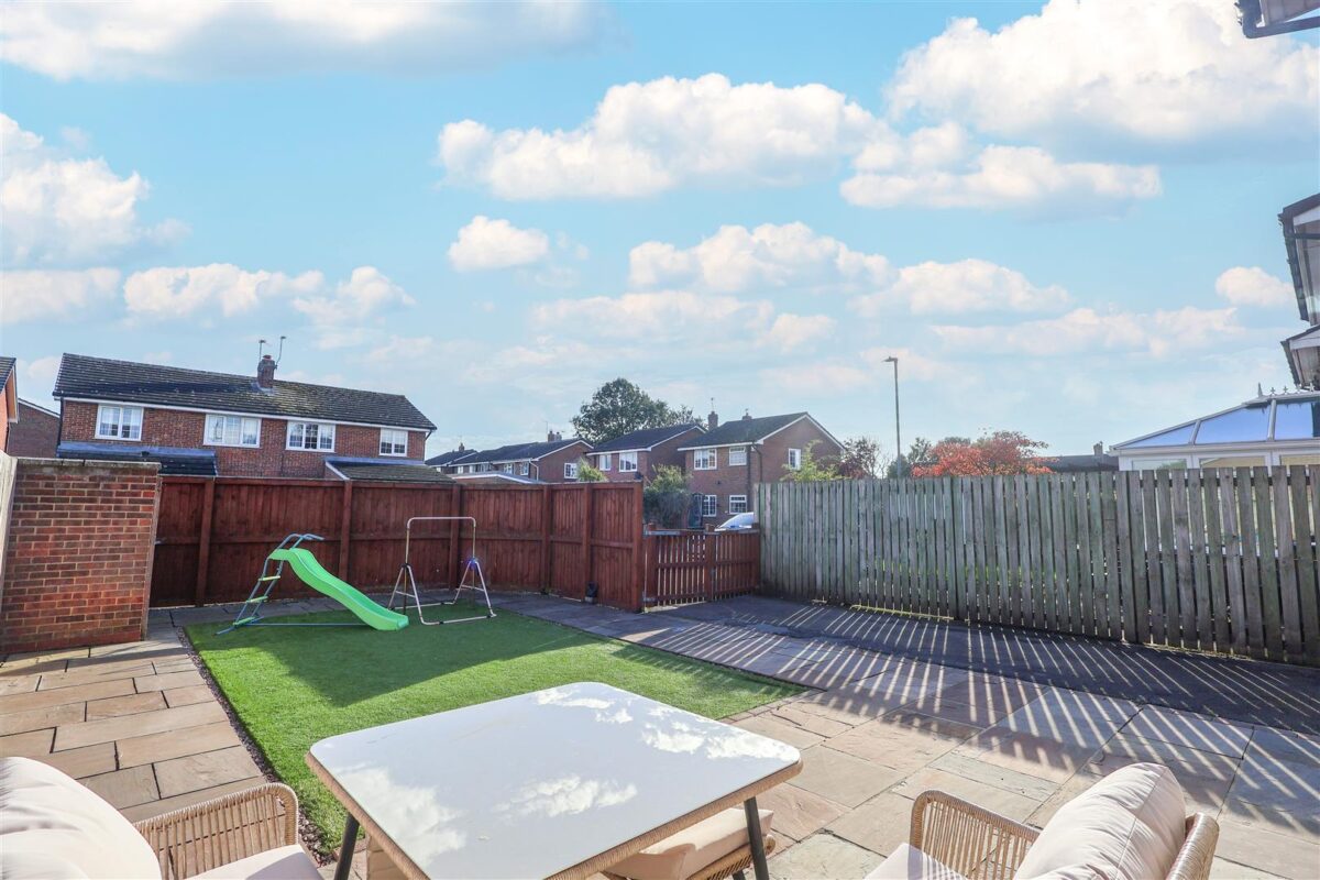 Manor Close, Topcliffe