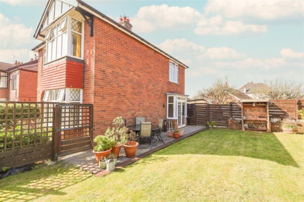 Bishopton Lane, Ripon