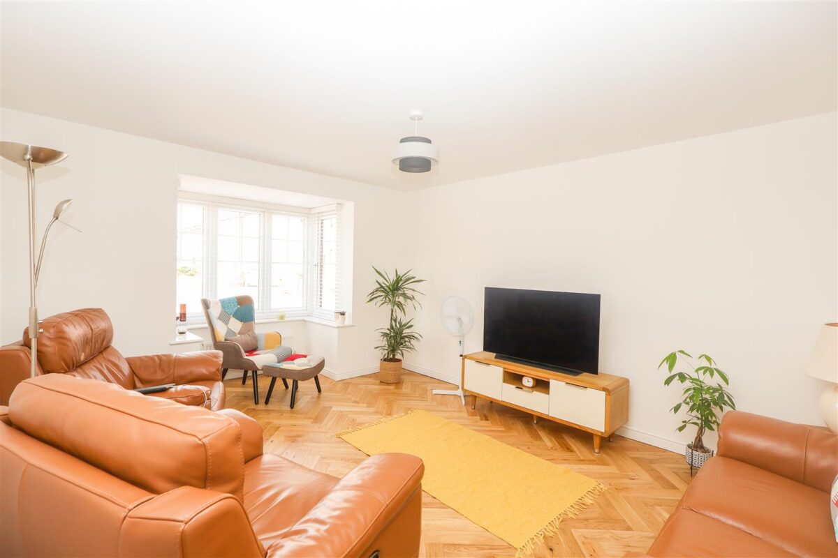 Larch Wood Close, Sowerby, Thirsk