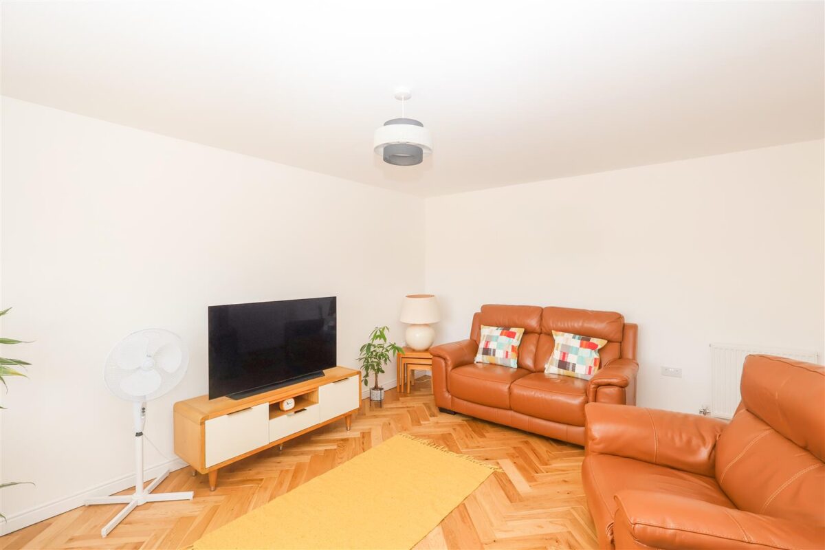 Larch Wood Close, Sowerby, Thirsk