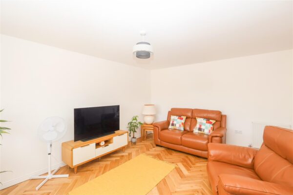 Larch Wood Close, Sowerby, Thirsk