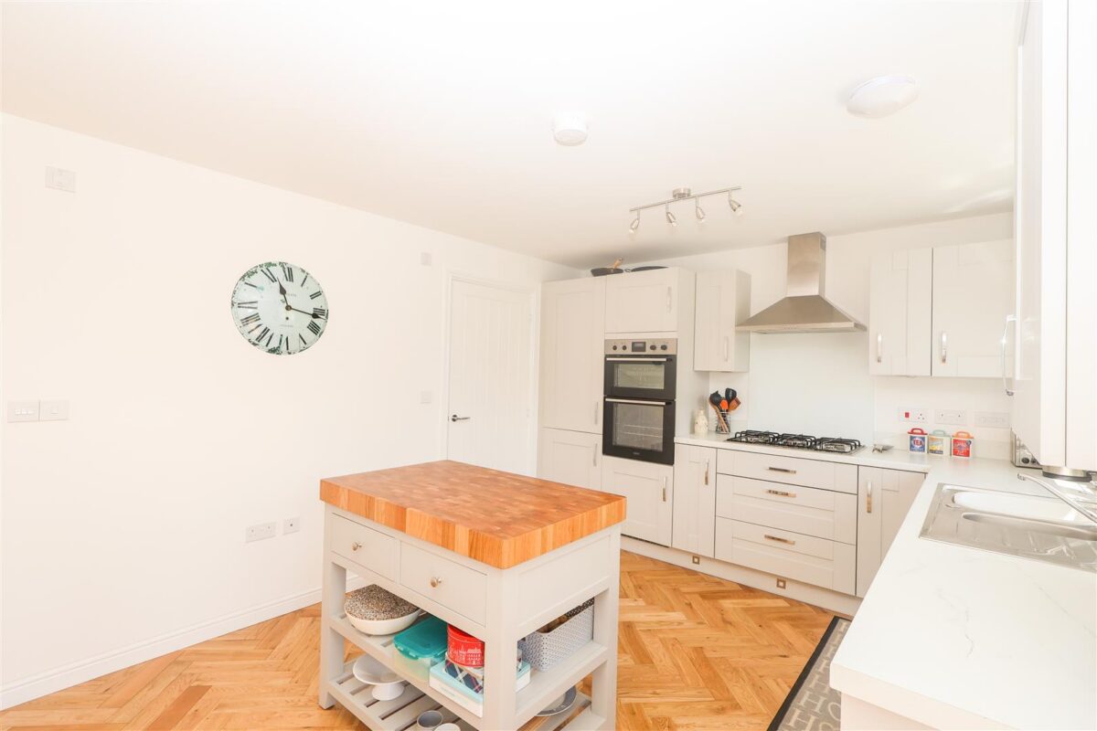 Larch Wood Close, Sowerby, Thirsk
