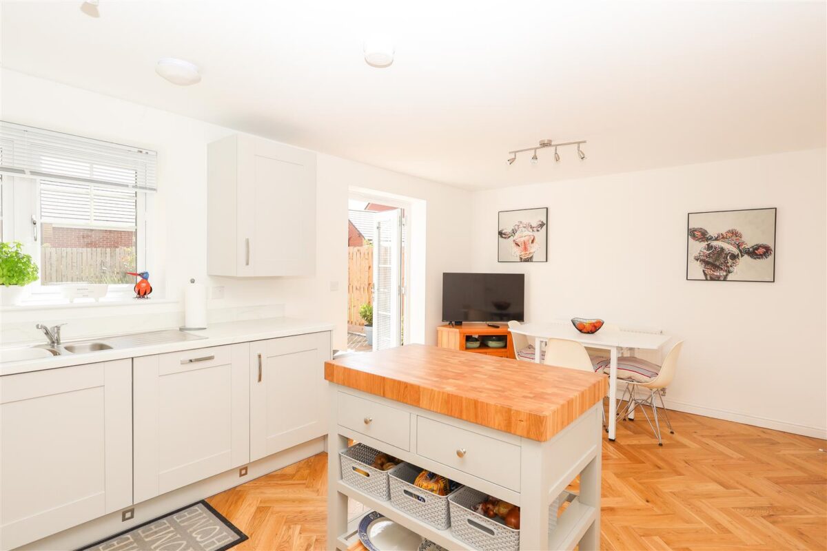Larch Wood Close, Sowerby, Thirsk