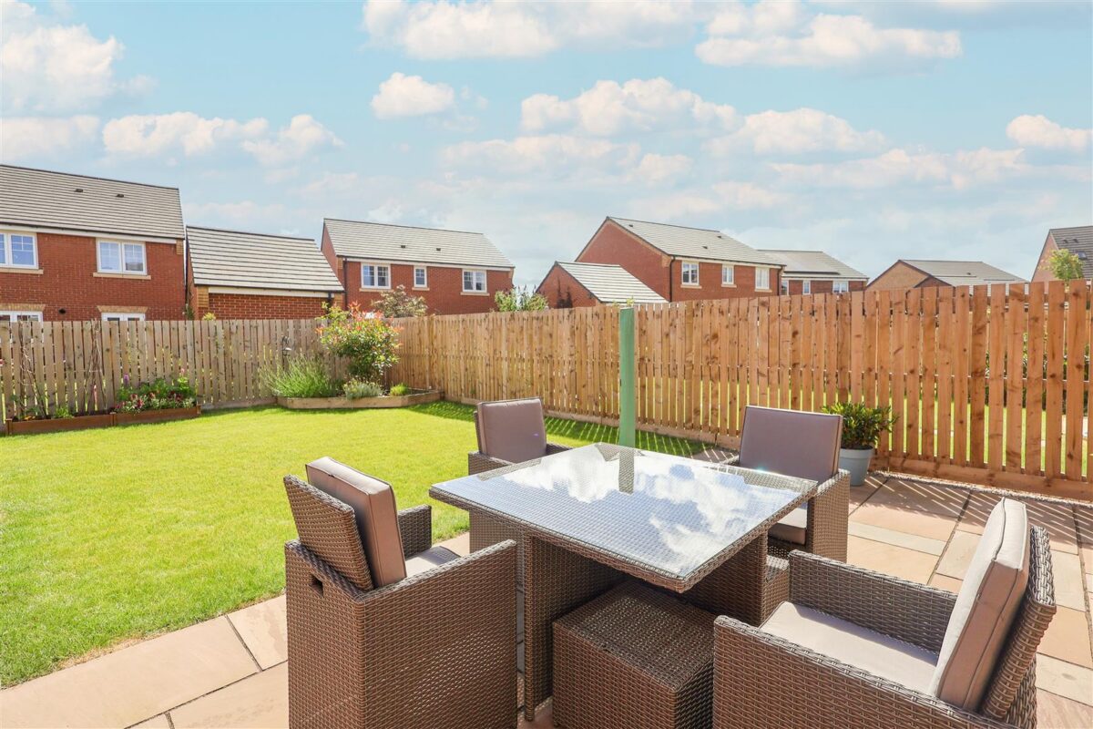 Larch Wood Close, Sowerby, Thirsk