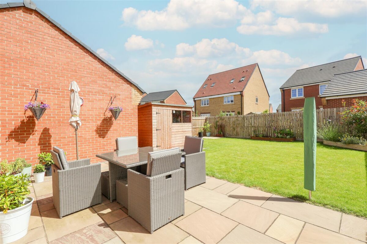 Larch Wood Close, Sowerby, Thirsk