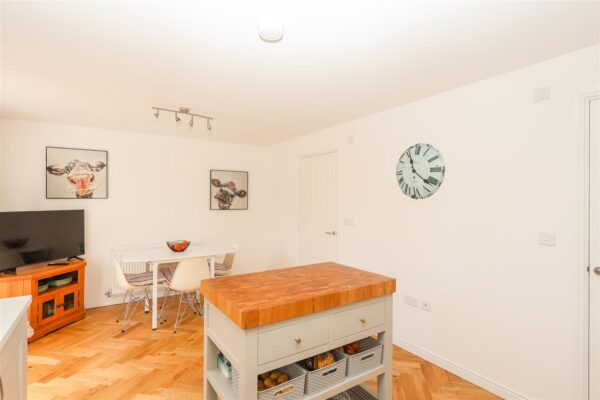 Larch Wood Close, Sowerby, Thirsk
